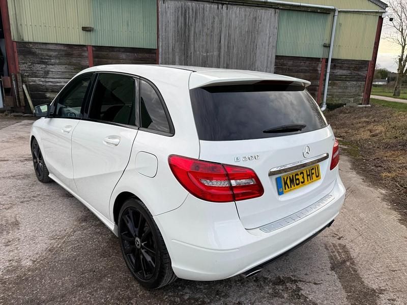 Used Mercedes B200 136 HP (100 kW) 2013 White MPV