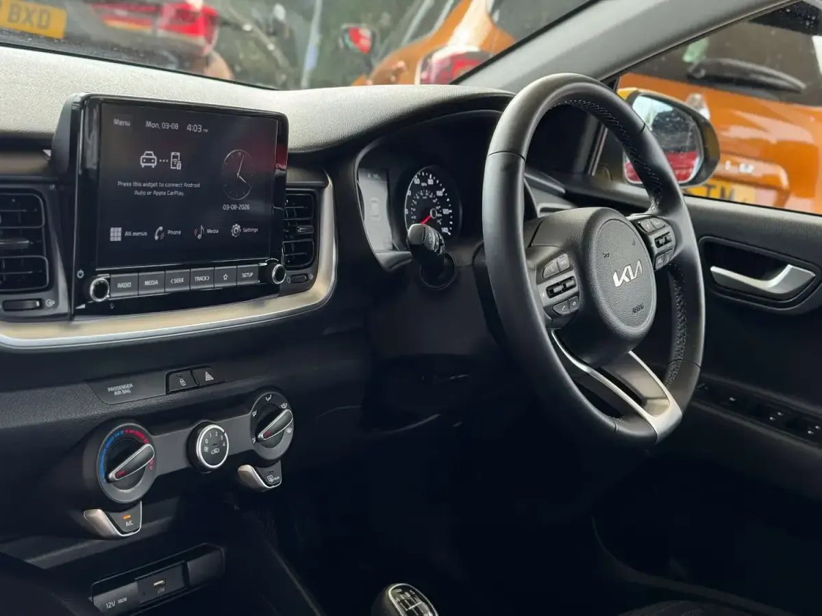 Used Kia Stonic 2023 Yellow SUV
