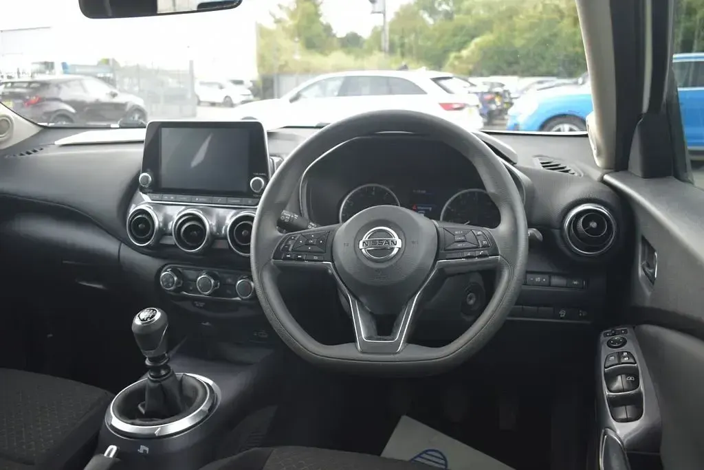 Used Nissan Juke Acenta 114 HP (83 kW) 2022 White SUV
