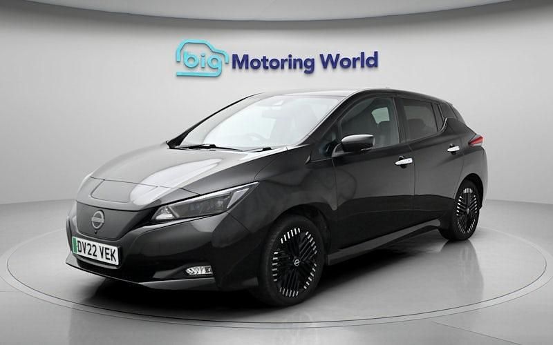 Begagnad Nissan Leaf Tekna 160 kW (218 HK) 2022 Svart Halvkombi