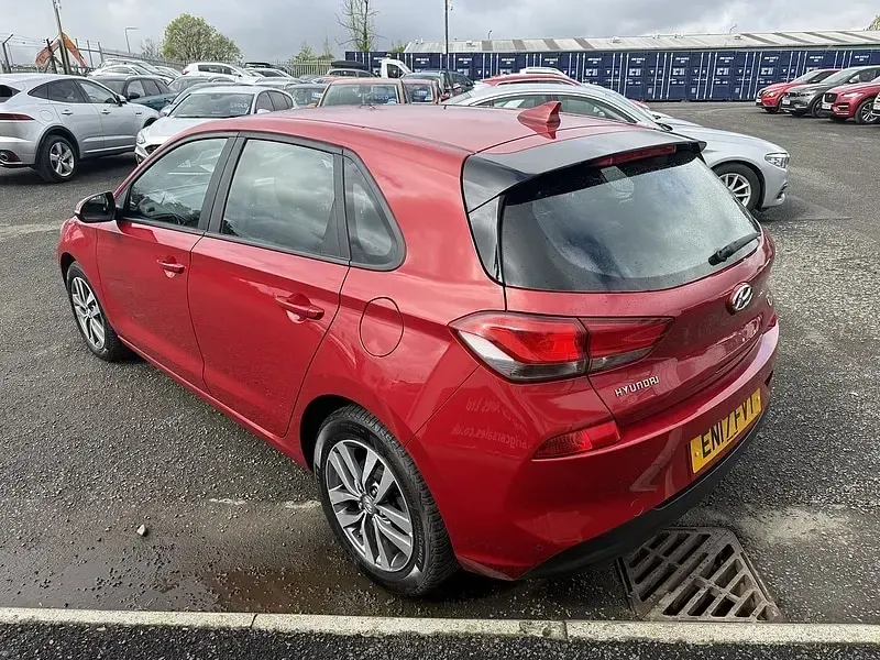 Used Hyundai i30 SE 110 HP (80 kW) 2017 Red Hatchback