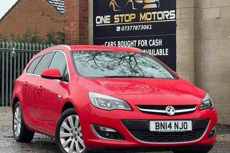Used Vauxhall Astra Elite 165 HP (121 kW) 2014 Red Estate