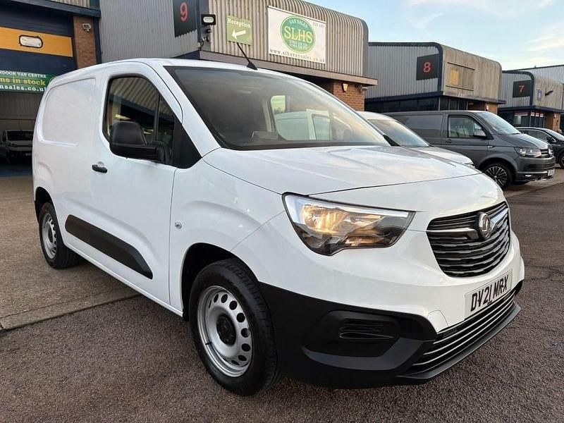Used Vauxhall Combo S 100 HP (73 kW) 2021 White Van