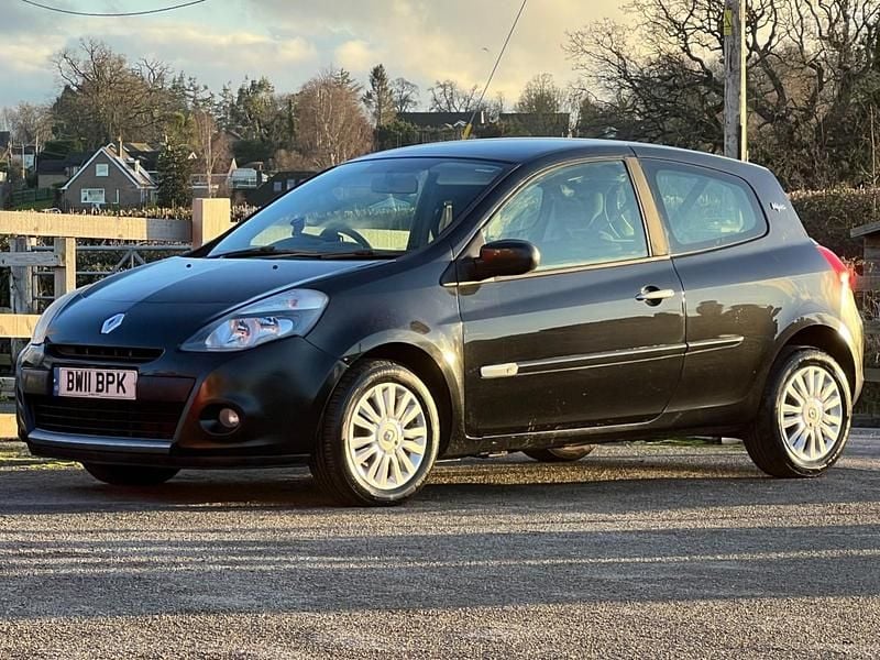 Black Used 2011 Renault Clio II Hatchback | £1,995 (Good price) - Image 1/4