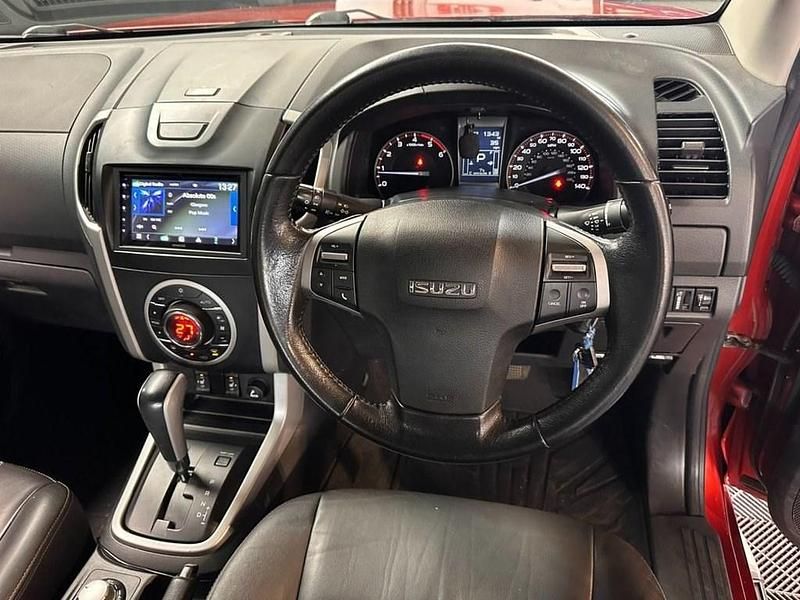 Used Isuzu Pick up 161 HP (118 kW) 2015 Red Pickup