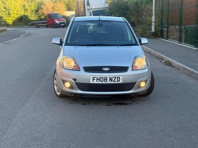 Silver Used 2008 Ford Fiesta Zetec Hatchback | £1,095 (Good price) - Image 1/4