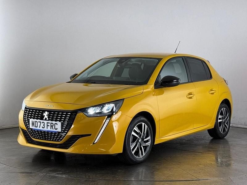 Used Peugeot 208 Allure+ 102 HP (75 kW) 2023 Yellow Hatchback
