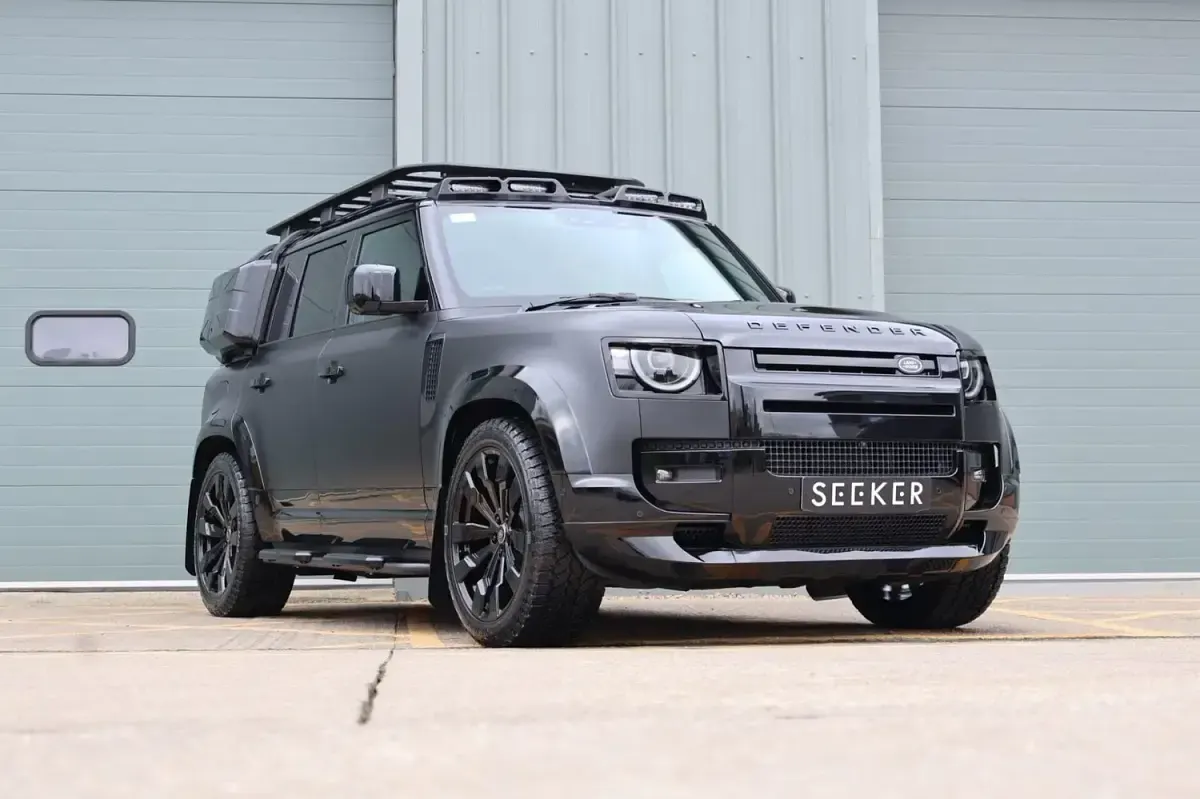 New Land Rover Defender SE Dynamic 2025 Black SUV