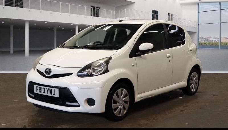 Used Toyota Aygo Style 2013 White Hatchback