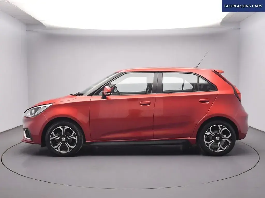 Käytetty MG MG3 Exclusive 106 HP (77 kW) 2021 Punainen Viistoperä