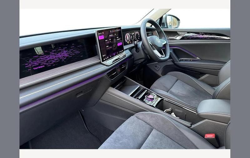Usado VW Tayron Elegance 150 HP (110 kW) 2025 Prateado SUV
