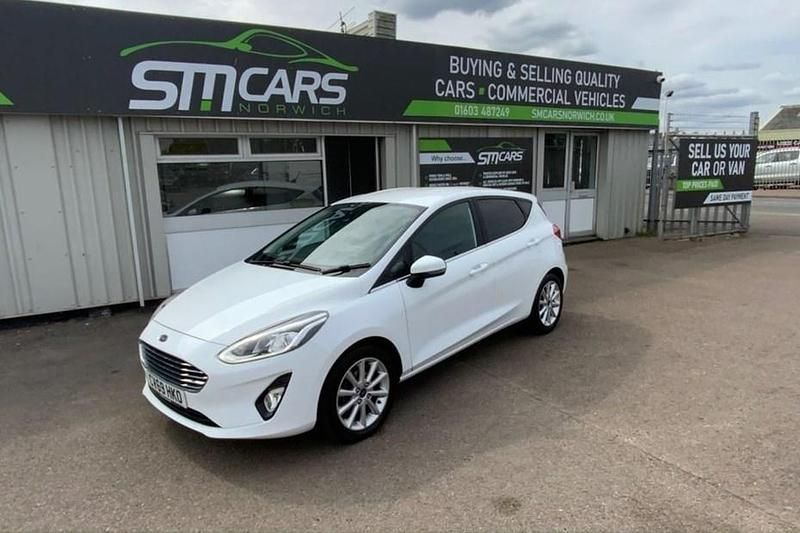 Used Ford Fiesta Titanium 100 HP (73 kW) 2019 White Hatchback
