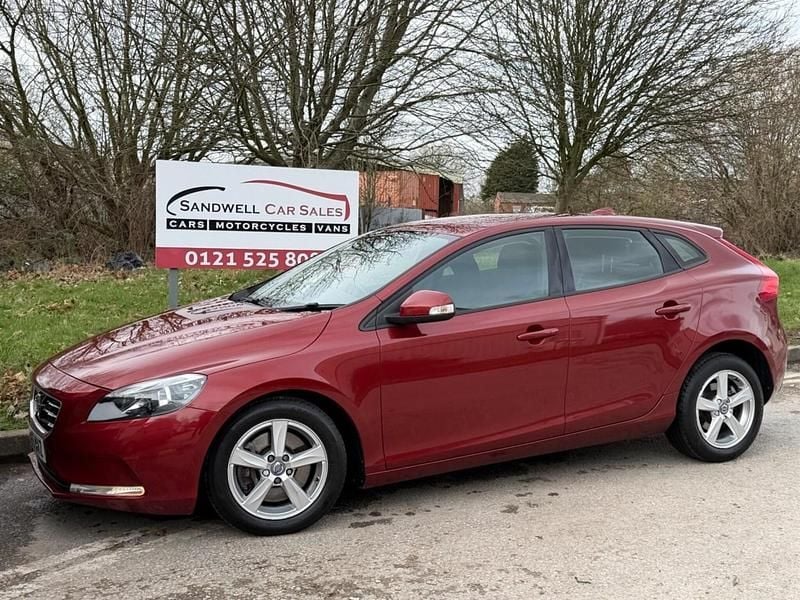 Used Volvo V40 2015 Red Hatchback