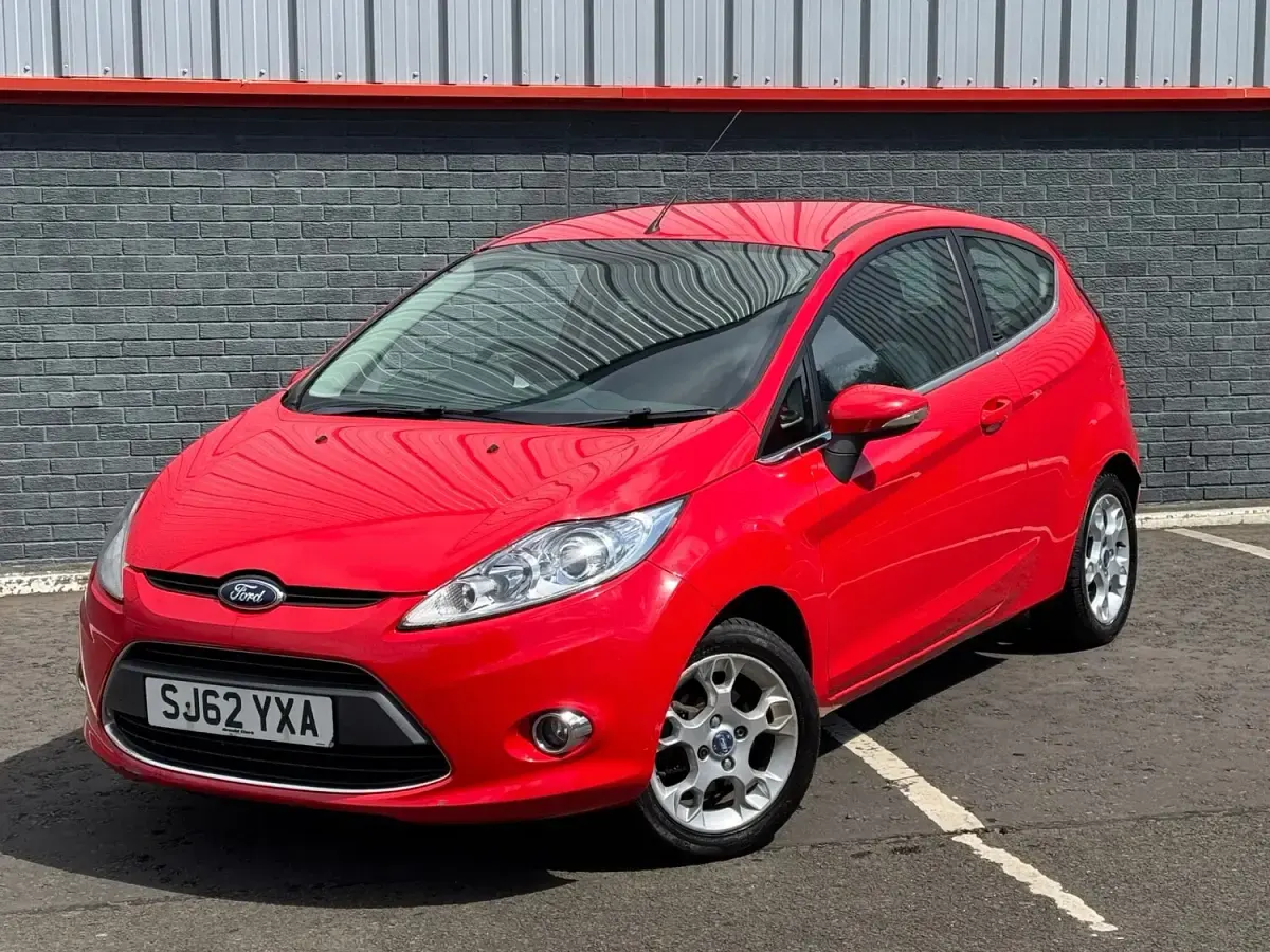 Used Ford Fiesta Zetec 82 HP (60 kW) 2012 Red Hatchback