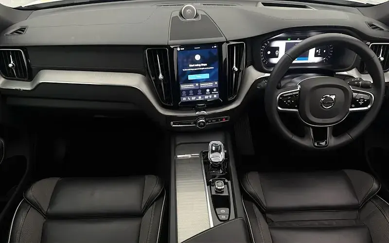 Used Volvo XC60 Ultimate 250 HP (183 kW) 2023 White SUV