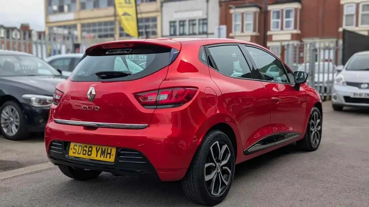 Used Renault Clio Play 2018 Red Hatchback