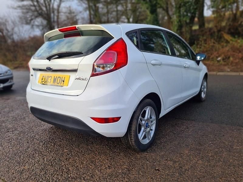 Used Ford Fiesta Zetec 2013 White Hatchback