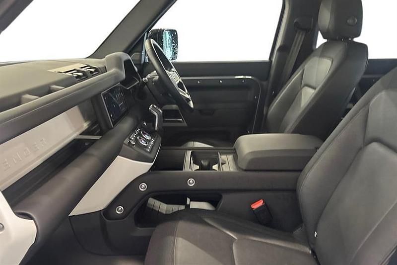 Used Land Rover Defender SE Dynamic 404 HP (297 kW) 2024 Eiger grey SUV