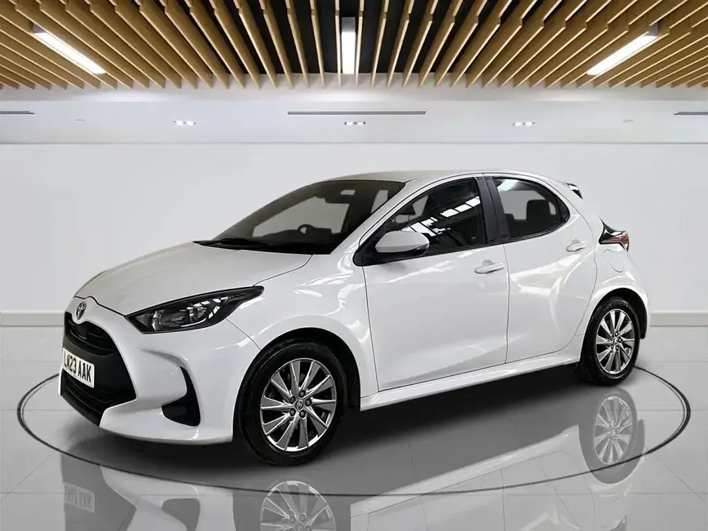 Used Toyota Yaris 116 HP (85 kW) 2023 White Hatchback