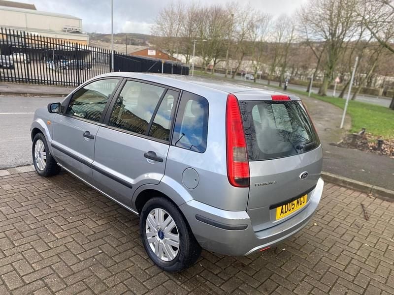 Used Ford Fusion 2005 Silver Hatchback