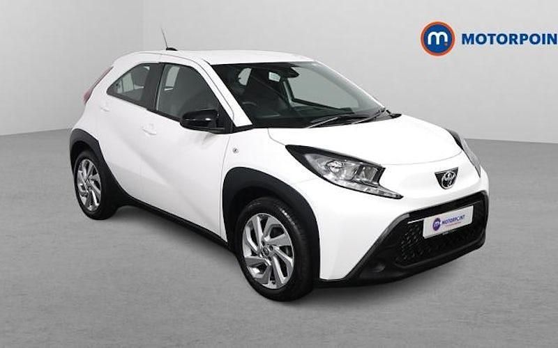 Used Toyota Aygo X PURE 72 HP (52 kW) 2024 White SUV