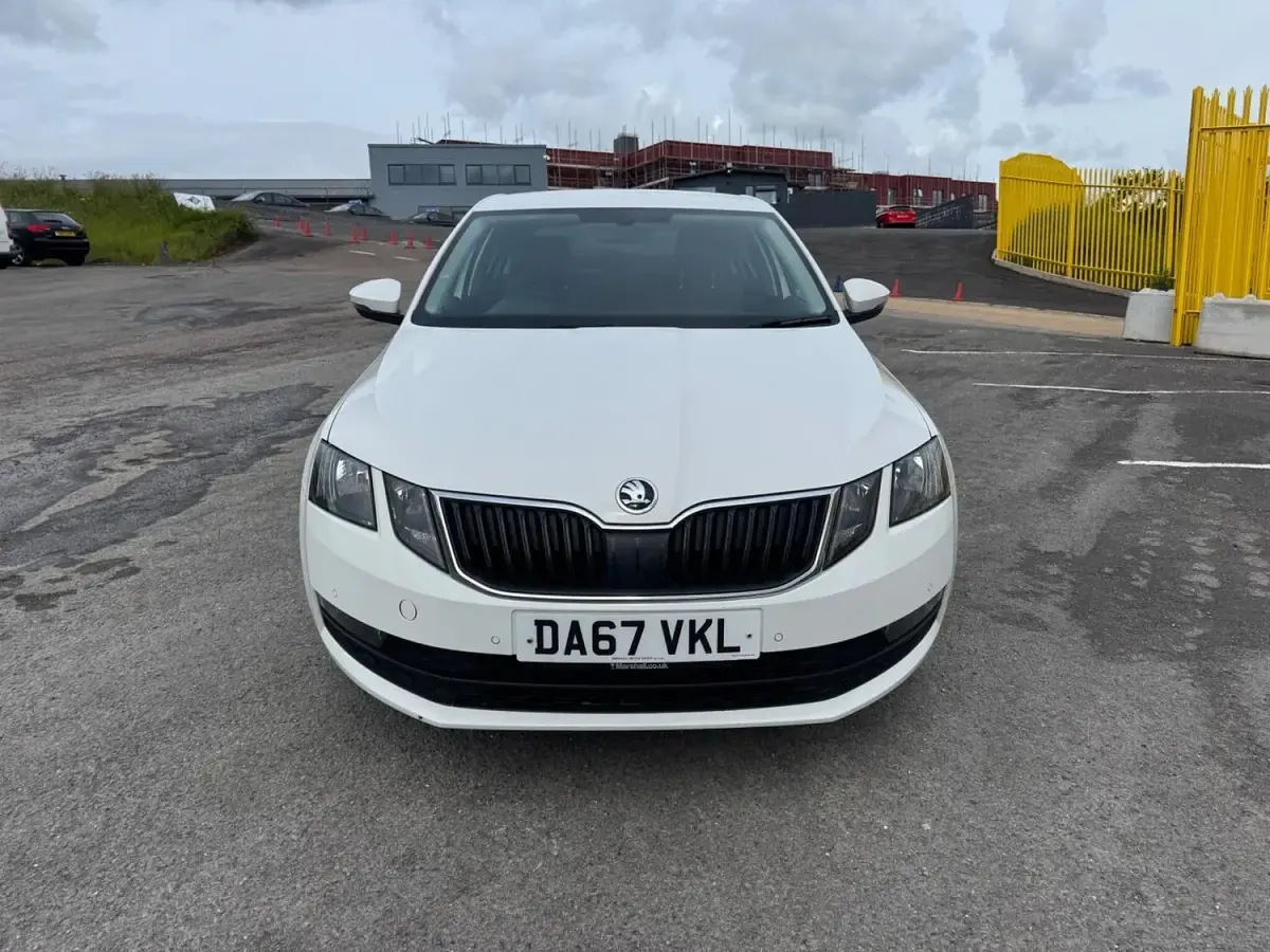 Used Skoda Octavia SE Technology 150 HP (110 kW) 2017 White Hatchback