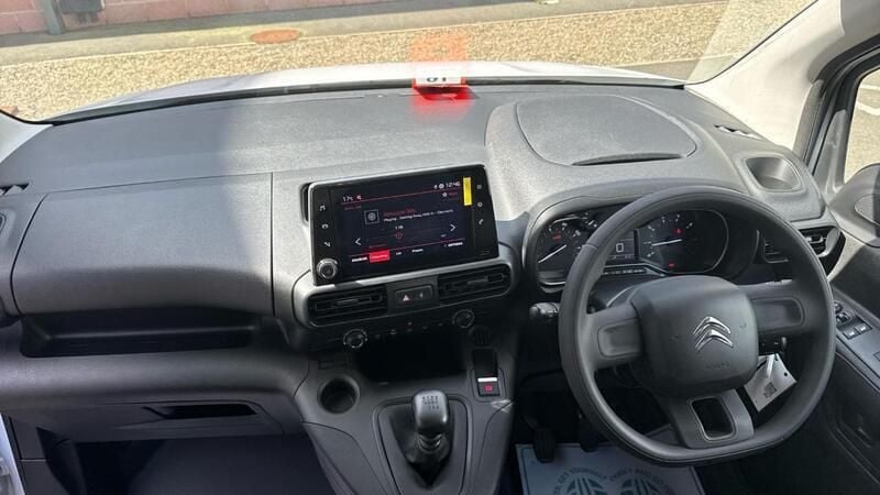 White New 2024 Citroën Berlingo PureTech MPV | £15,695 (Super price) - Image 1/4