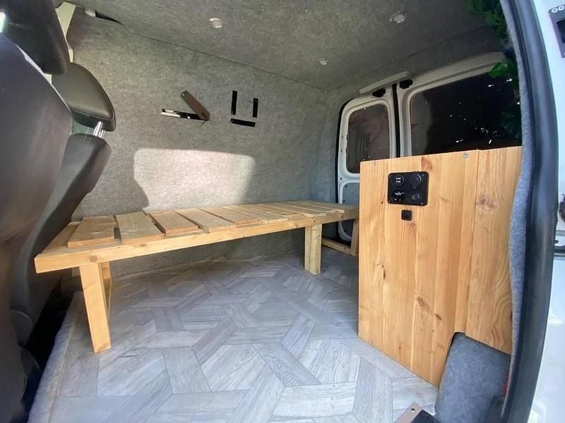 Used VW Caddy 102 HP (75 kW) 2012 White MPV