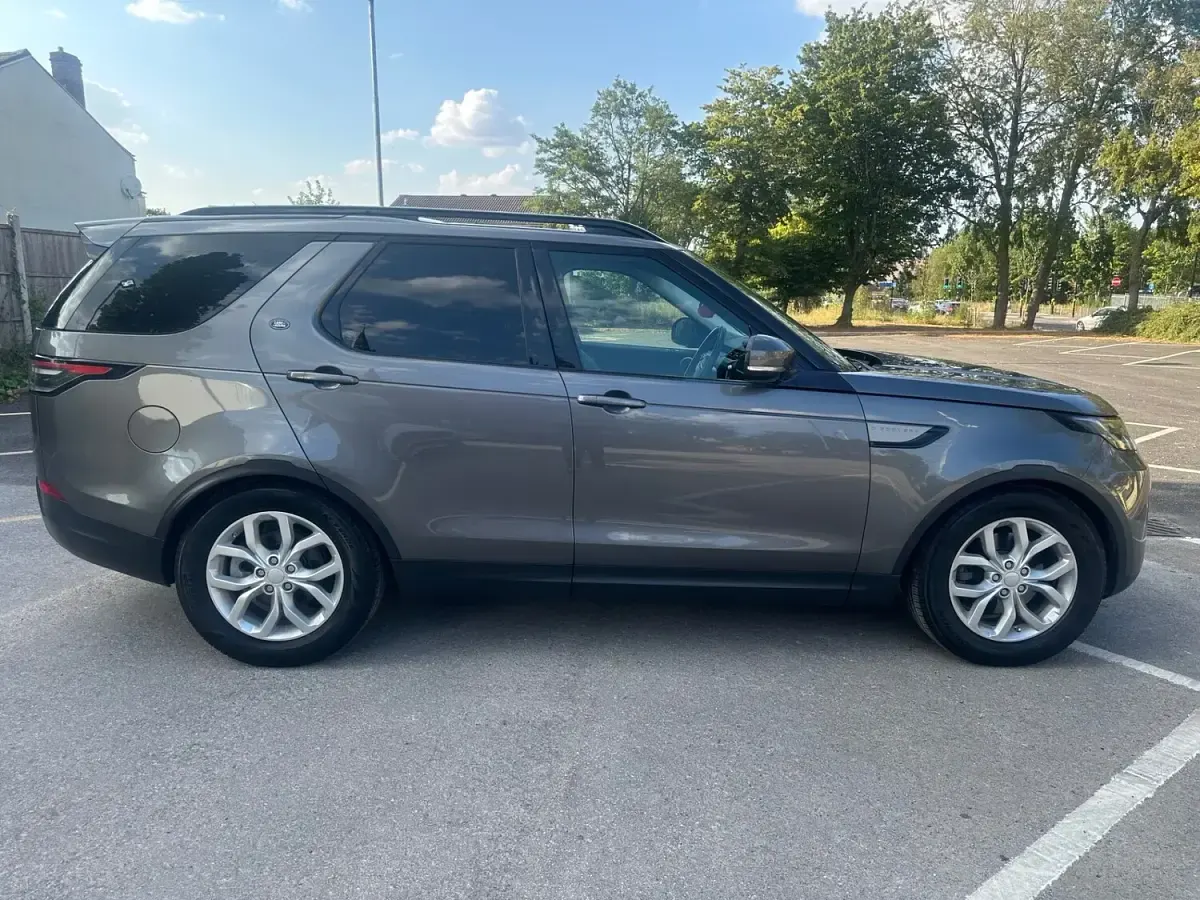 Used Land Rover Discovery 5 SE 2017 Grey SUV