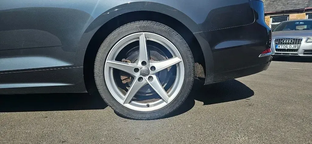 Usado Audi A5 Sport 190 HP (139 kW) 2019 Cinzento Coupé