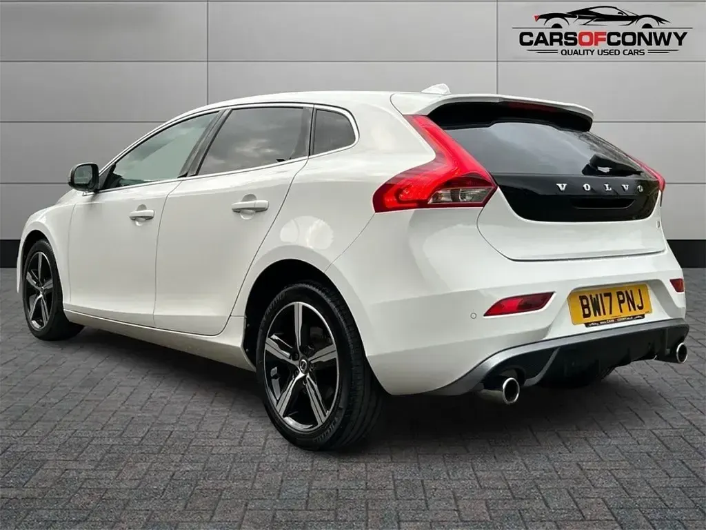 Used Volvo V40 R-Design 190 HP (139 kW) 2017 White Estate