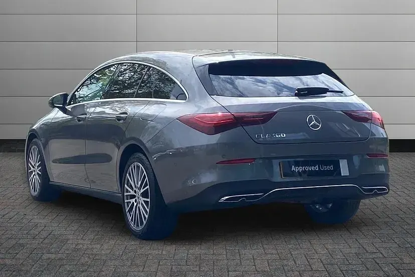 Used Mercedes CLA180 Shooting Brake Executive 148 HP (108 kW) 2025 Mountain grey Estate