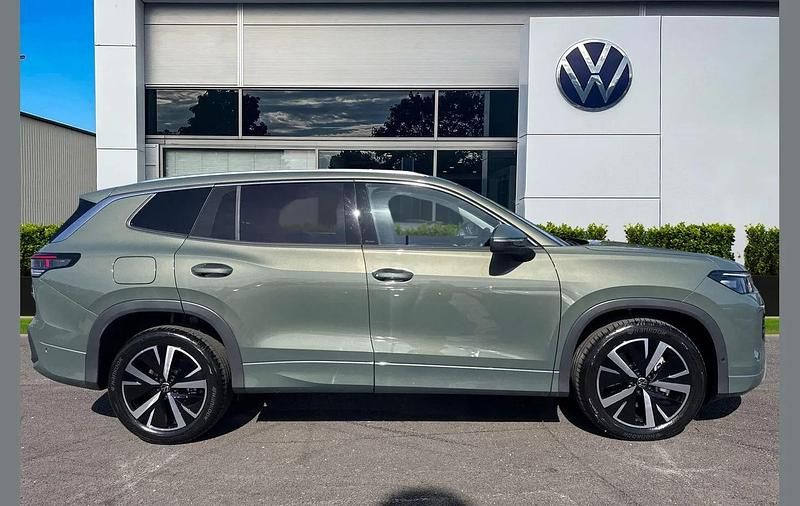 Neu VW Tayron Elegance 150 PS (110 kW) 2026 Grün SUV