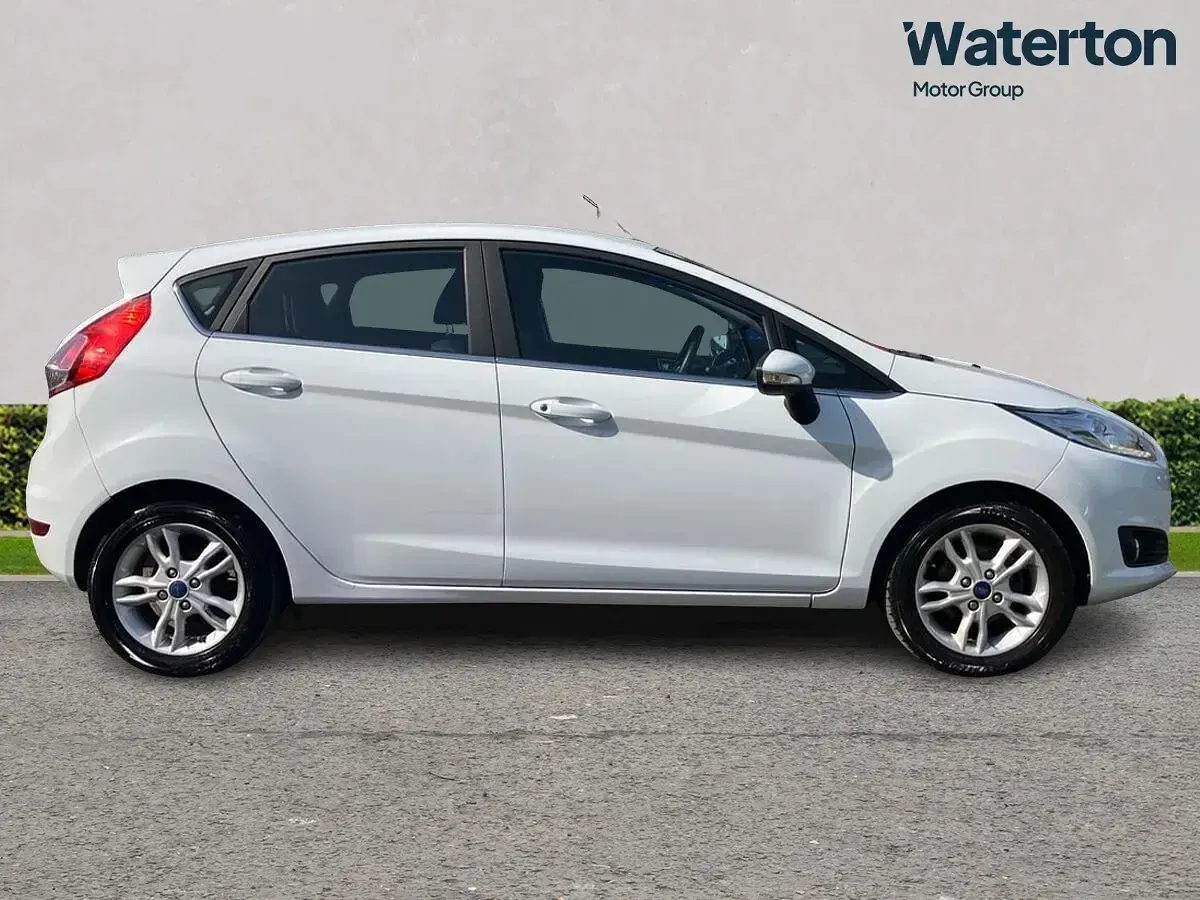Used Ford Fiesta Zetec 2016 White Hatchback