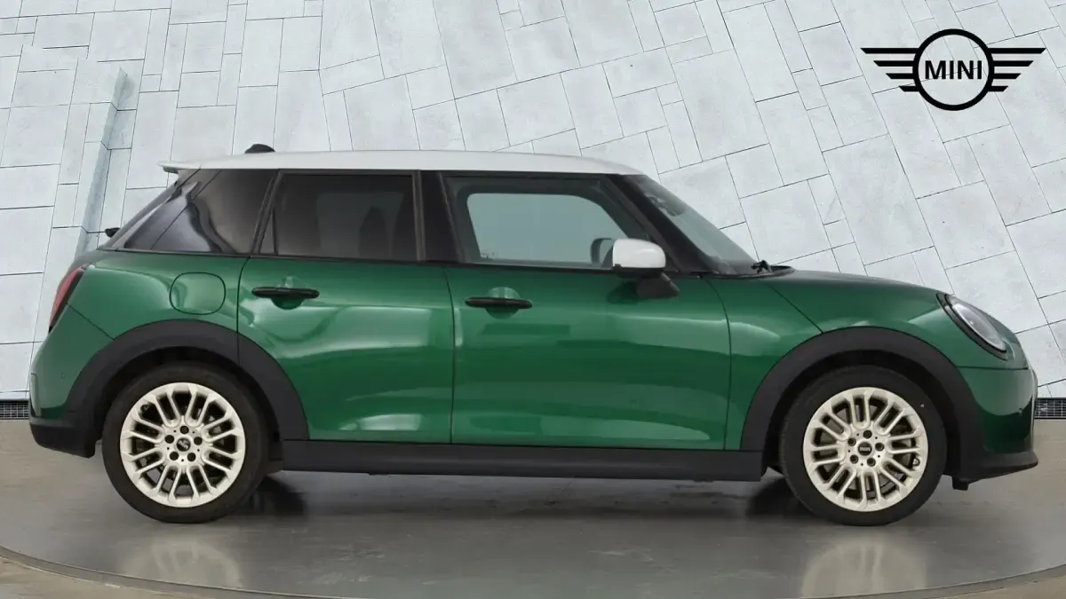 Used Mini Cooper Exclusive 150 kW (204 HP) 2025 British racing green iv Hatchback