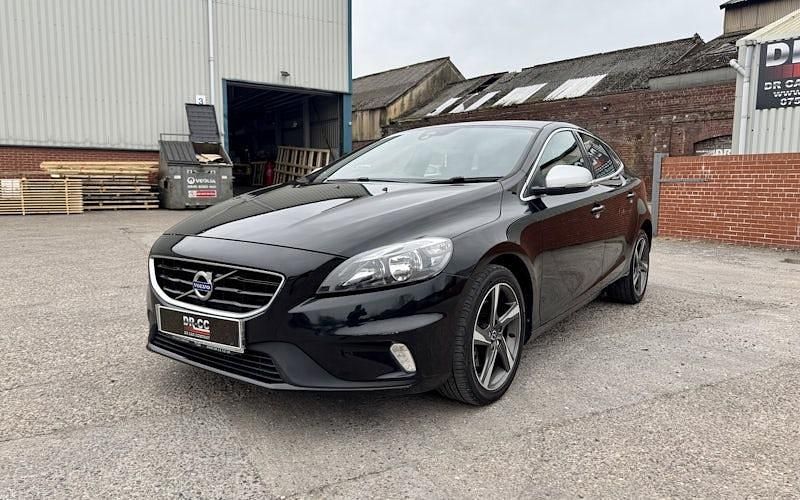 Used Volvo V40 R-Design 120 HP (88 kW) 2019 Hatchback