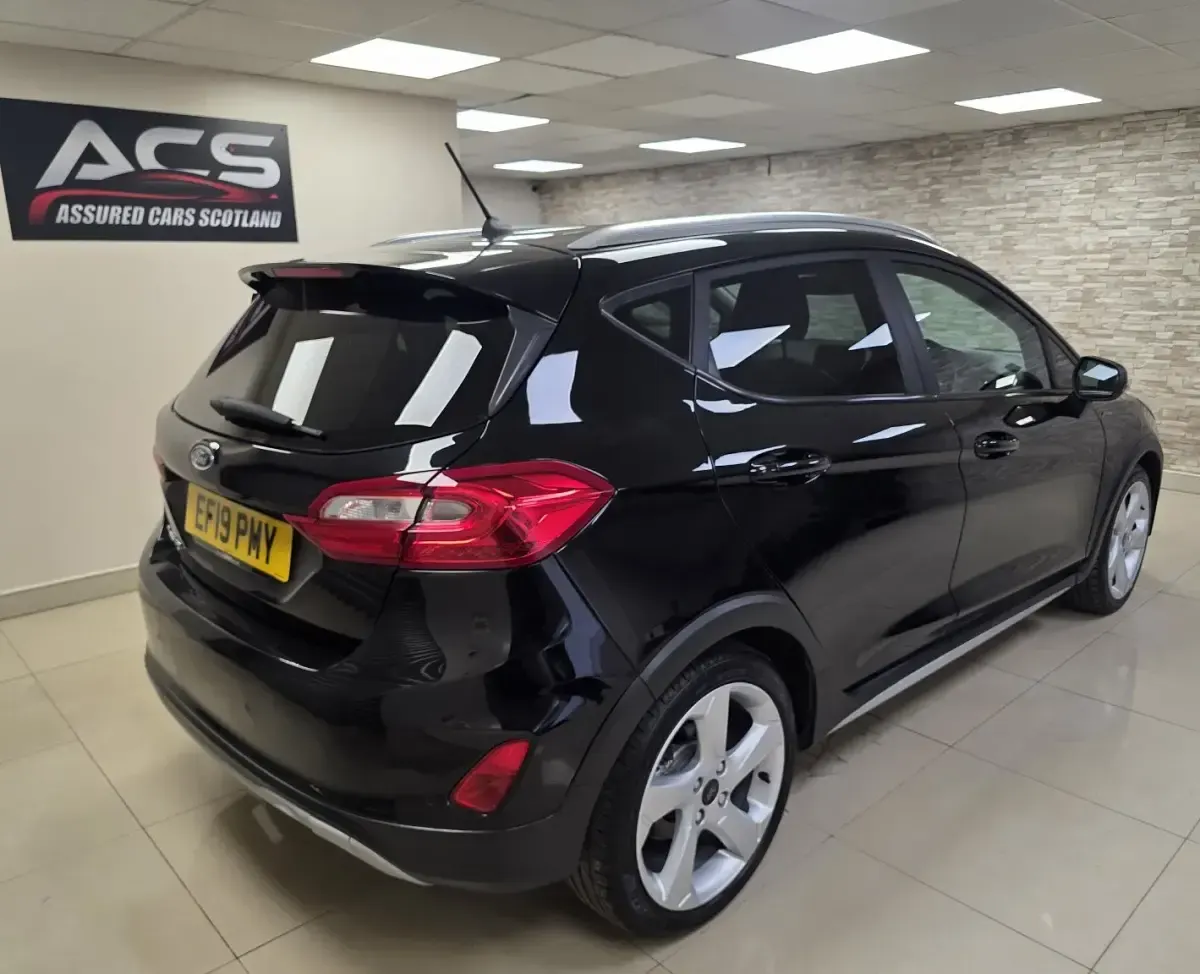 Usado Ford Fiesta Active X 140 HP (102 kW) 2019 Preto Citadino