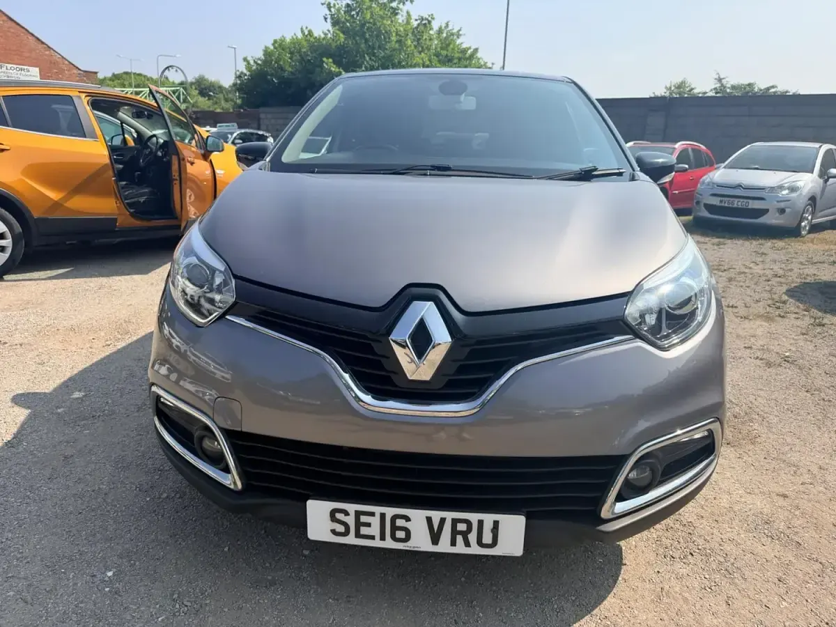 Used Renault Captur Dynamique 90 HP (66 kW) 2016 Grey/black SUV