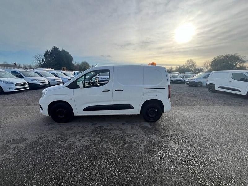 Used Vauxhall Combo Sportive 100 HP (73 kW) 2021 White Van