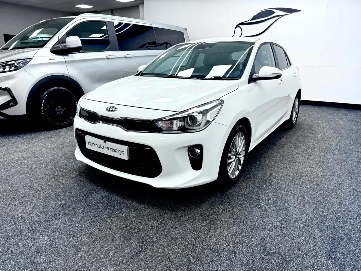 Used Kia Rio 99 HP (72 kW) 2020 White Hatchback