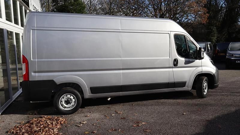Grey New 2025 Peugeot Boxer Van | £25,999 (Fair price) - Image 1/4
