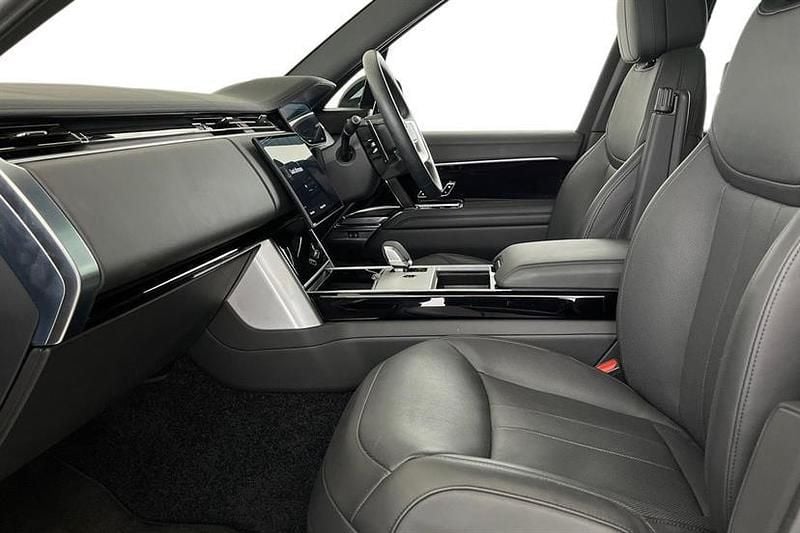 Used Land Rover Range Rover SE 300 HP (220 kW) 2024 Santorini black SUV