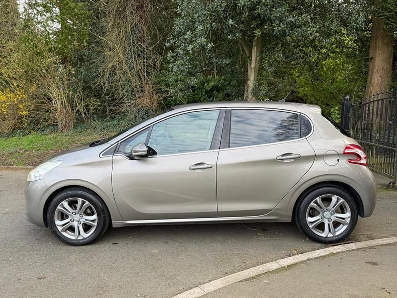 Used Peugeot 208 Allure 82 HP (60 kW) 2014 Grey Hatchback
