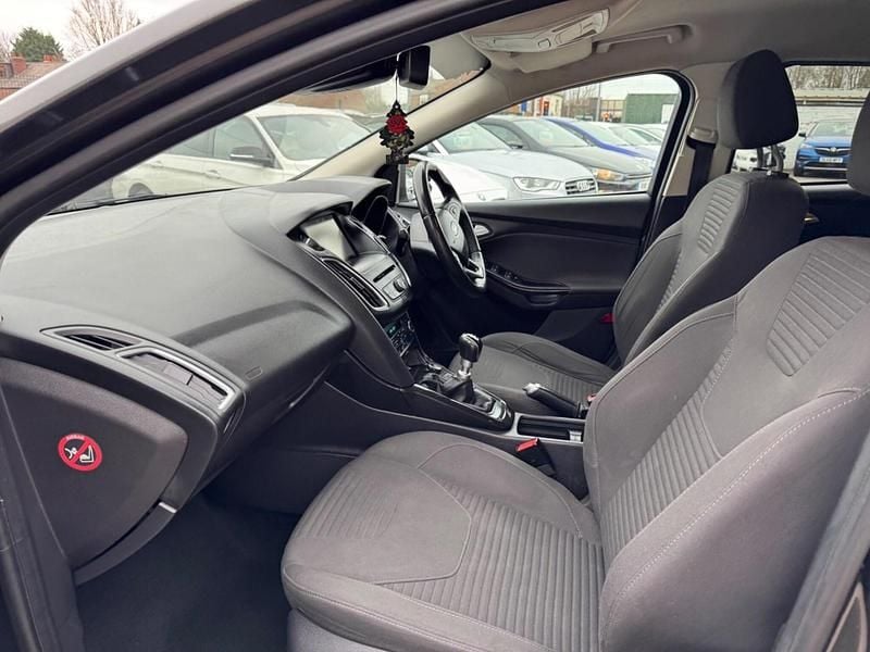 Used Ford Focus Titanium 125 HP (91 kW) 2015 Grey Hatchback
