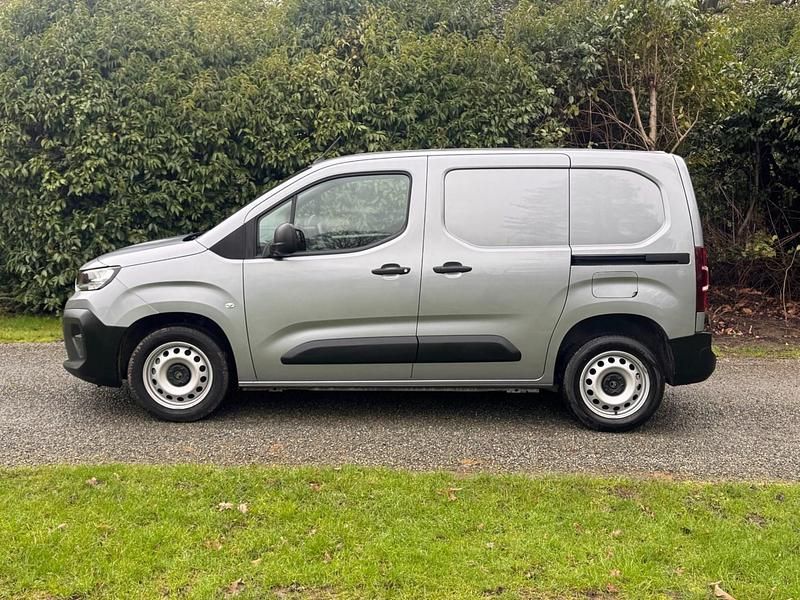 Used Citroën Berlingo 100 HP (73 kW) 2024 Grey MPV