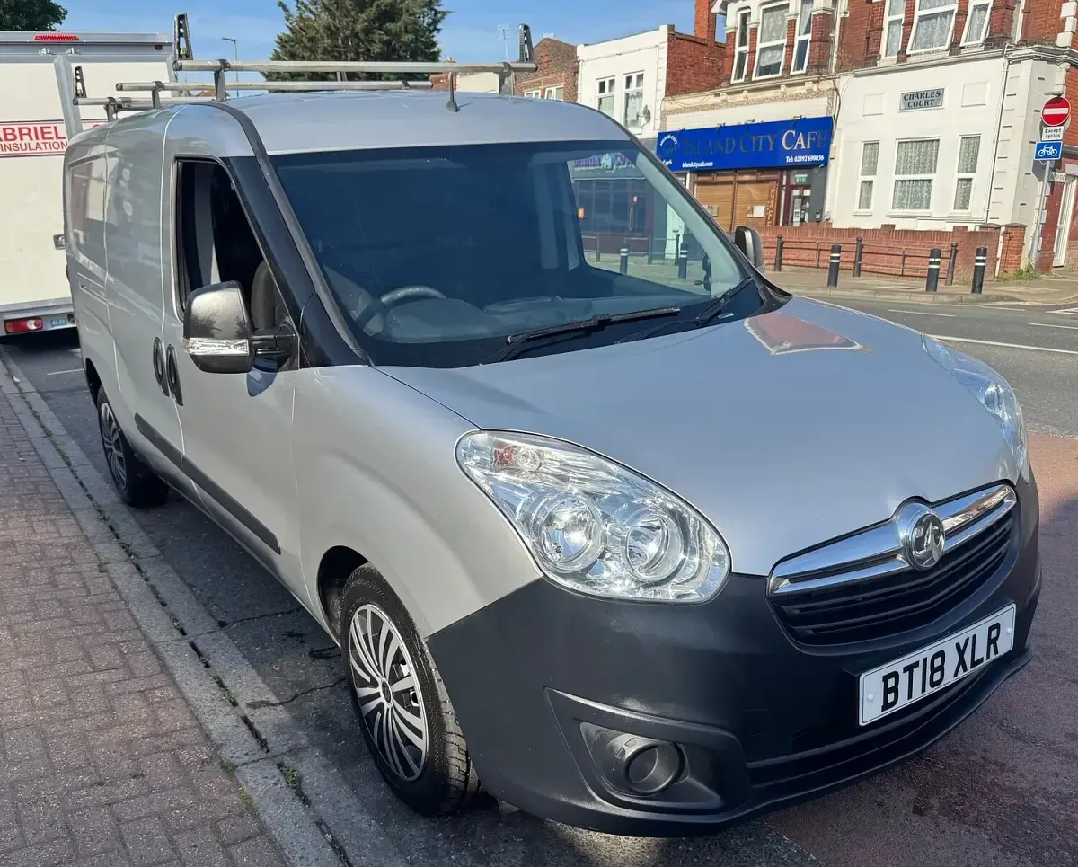 Used Vauxhall Combo 105 HP (77 kW) 2018 Silver MPV