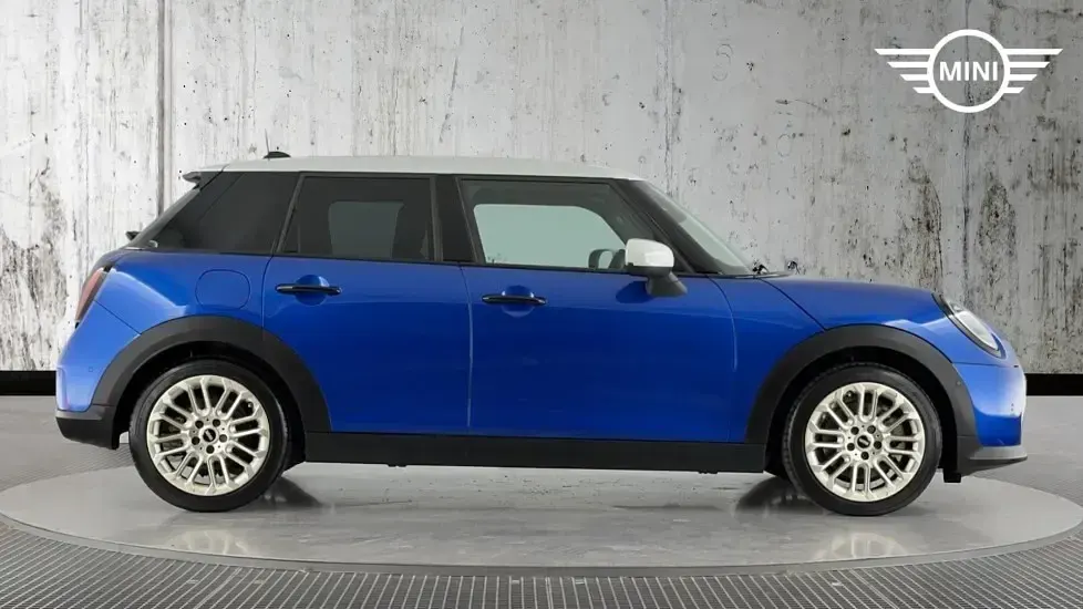 Used Mini Cooper Hatch 154 HP (113 kW) 2024 Blue Hatchback