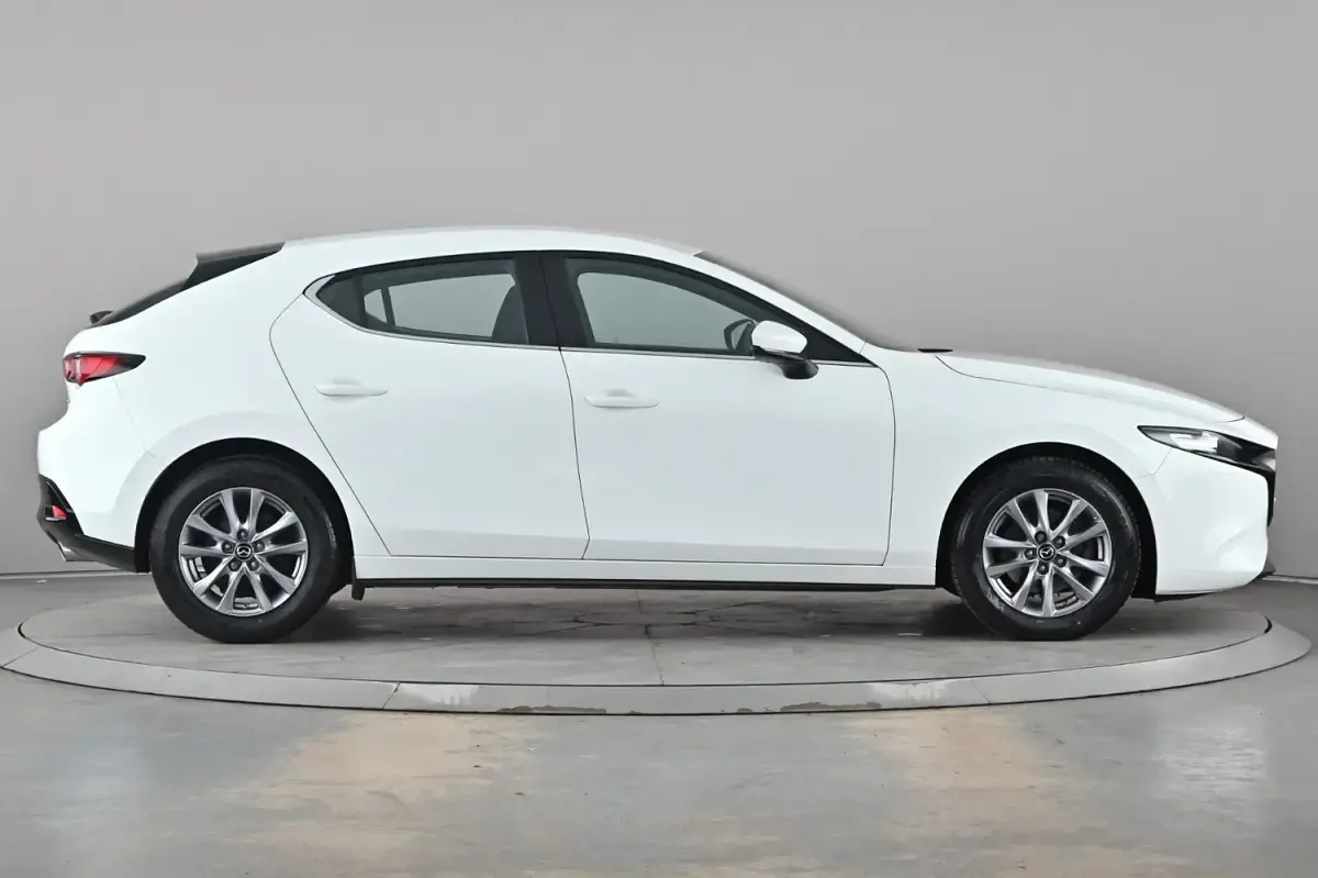 Used Mazda 3 122 HP (89 kW) 2022 White Hatchback