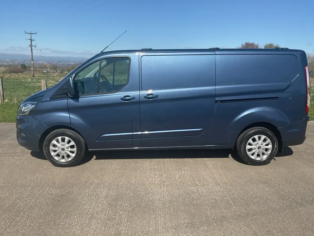 Used Ford Transit Custom Limited 130 HP (95 kW) 2019 Blue Van