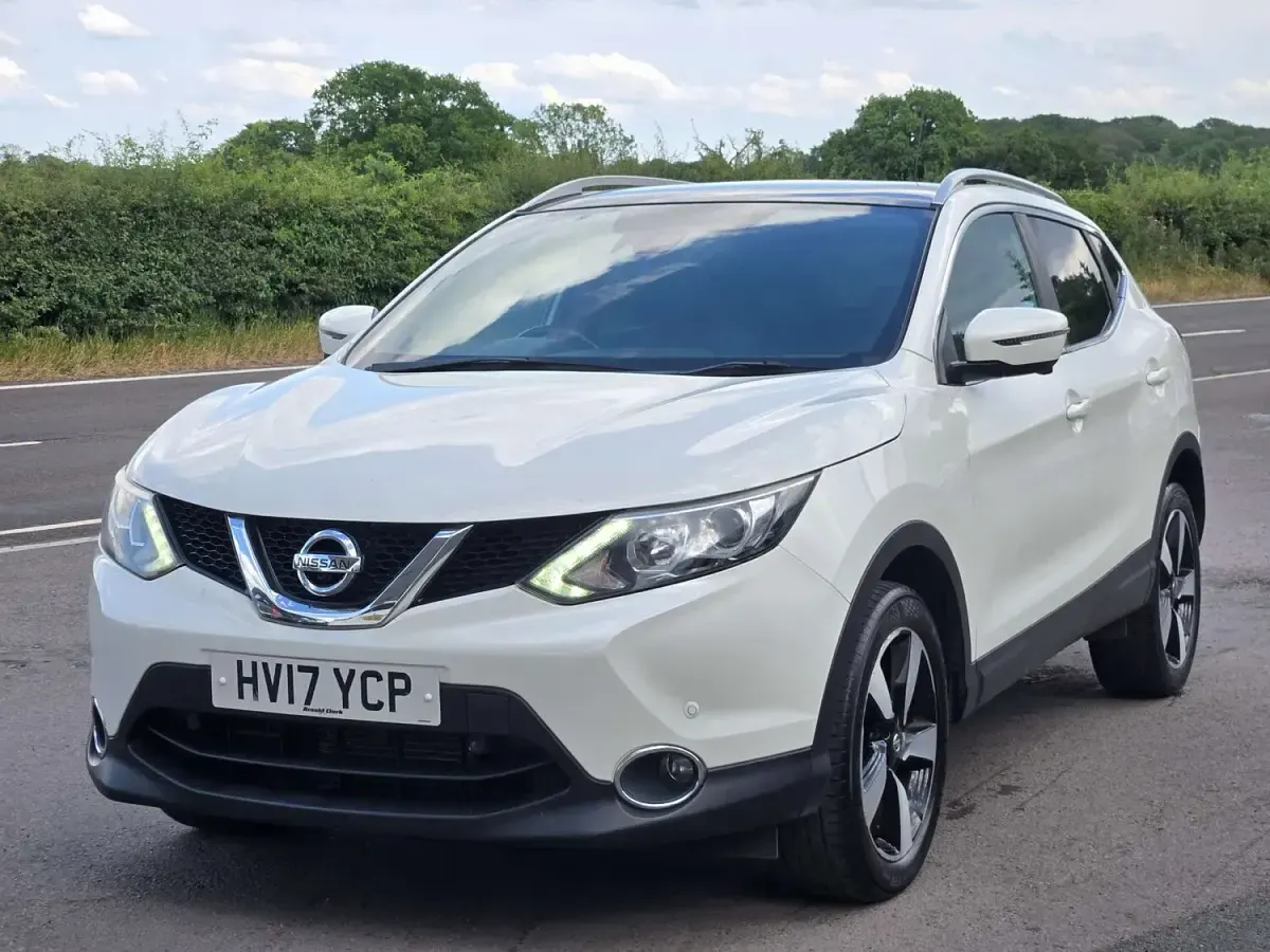 Used Nissan Qashqai N-Vision 2017 White SUV